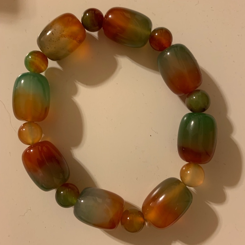 NWOT Jade Amber looking heavy weight stones and sturdy elastic bracelet